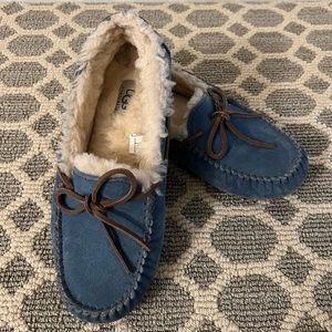 UGG Dakota Indoor Outdoor Blue Suede Slippers Moccasin Wool Women’s Size 8 EUC